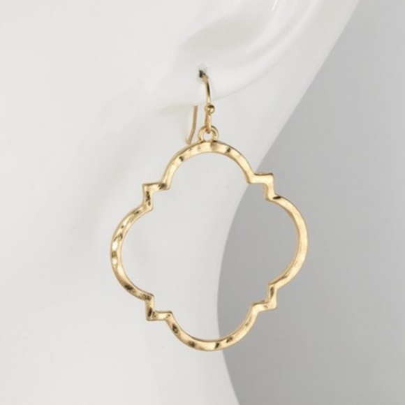 Quatrefoil hammered metal drop earrings - Picture 4 of 4